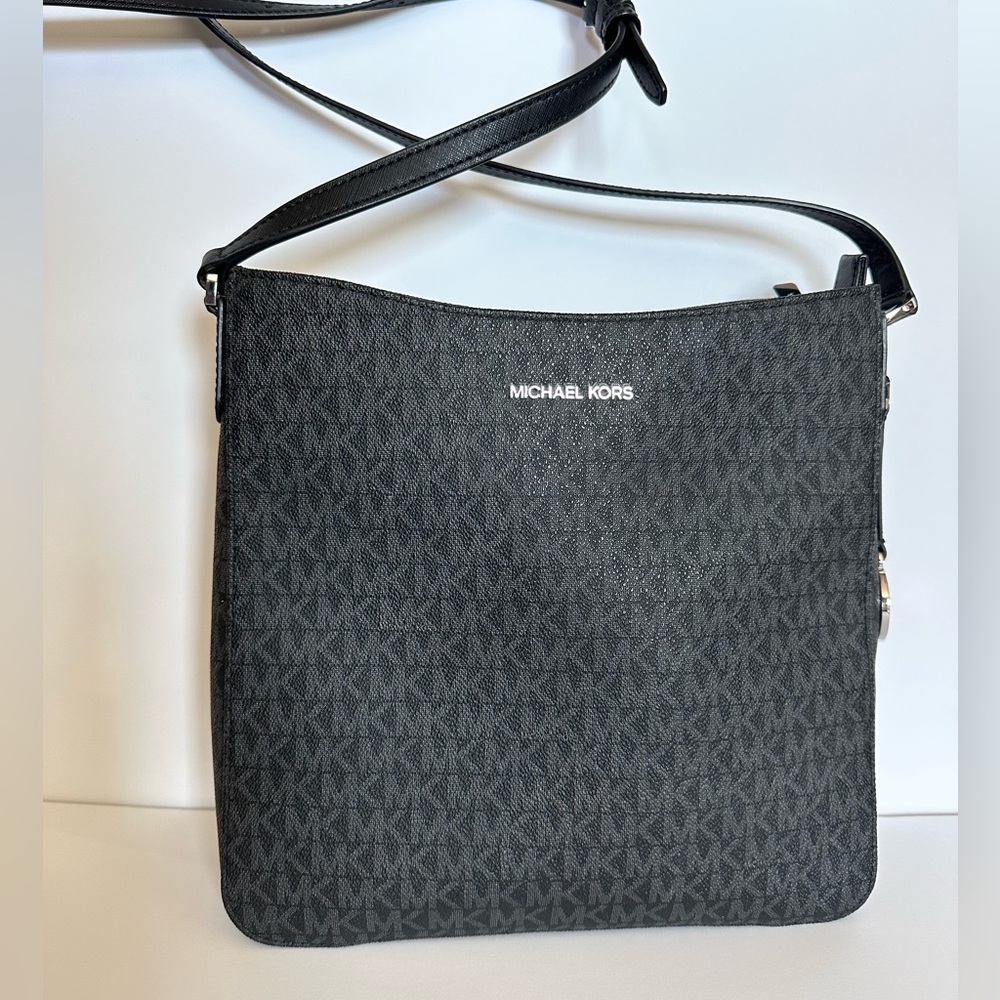 MICHAEL KORS Jet Set Travel Large LogoMessenger Bag - Picture 3 of 11